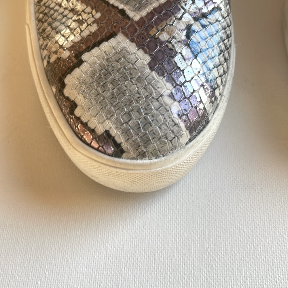 NWOT NATURALIZER AILEEN MERMAID SNAKE PRINT SNEAKERS 7.5 MED DISPLAY PAIR - Picture 7 of 14